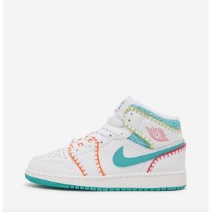 Air Jordan 1 Multi Knit sneakers size women’s size 7. Also known as 6 in Youth